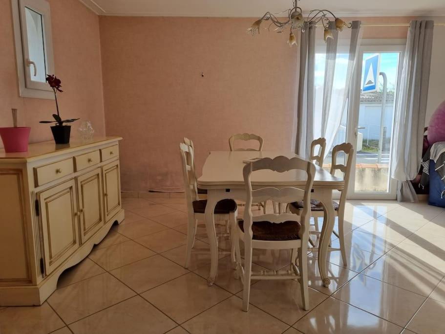 Agreable Maison Au Coeur De St Hilaire 圣伊莱尔·德列 外观 照片