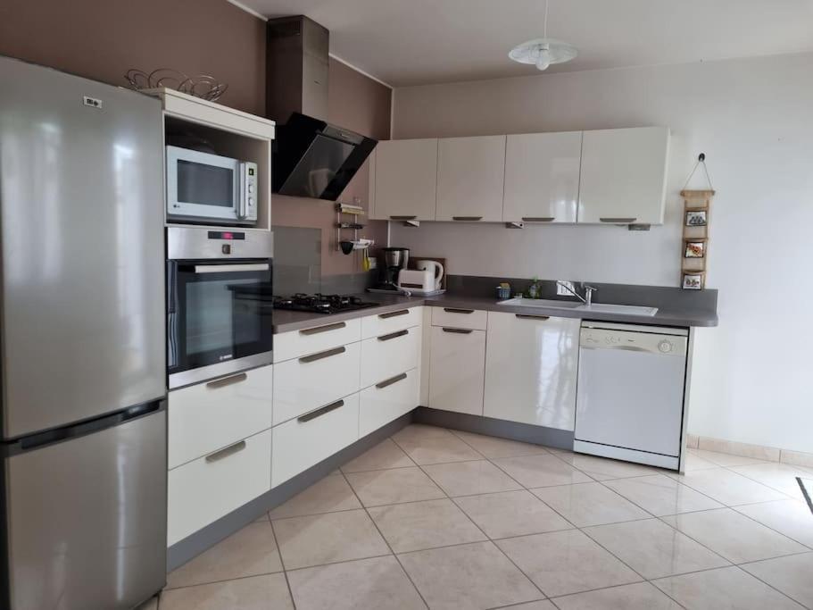 Agreable Maison Au Coeur De St Hilaire 圣伊莱尔·德列 外观 照片
